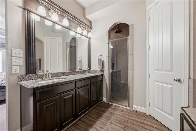 825 Broadhead Road, Waxahachie, TX 75165