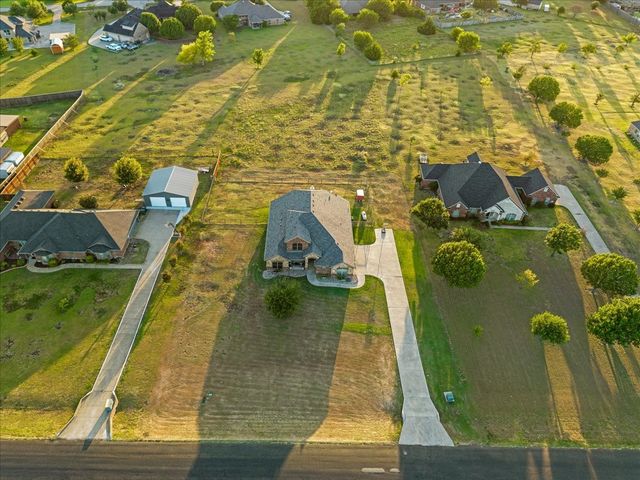 825 Broadhead Road, Waxahachie, TX 75165