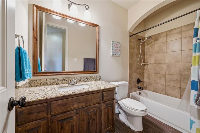 825 Broadhead Road, Waxahachie, TX 75165