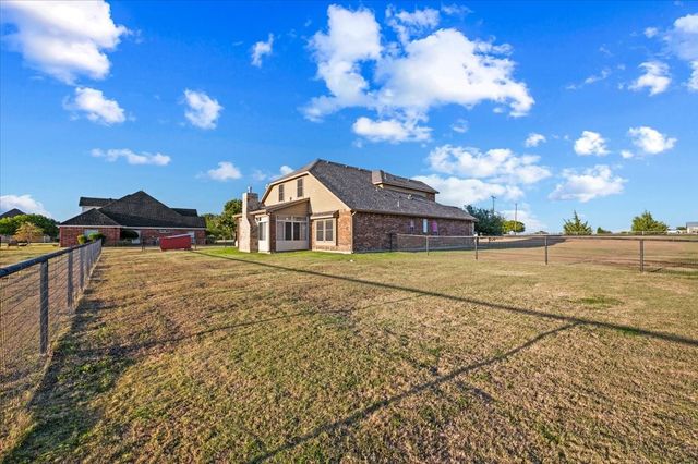 825 Broadhead Road, Waxahachie, TX 75165