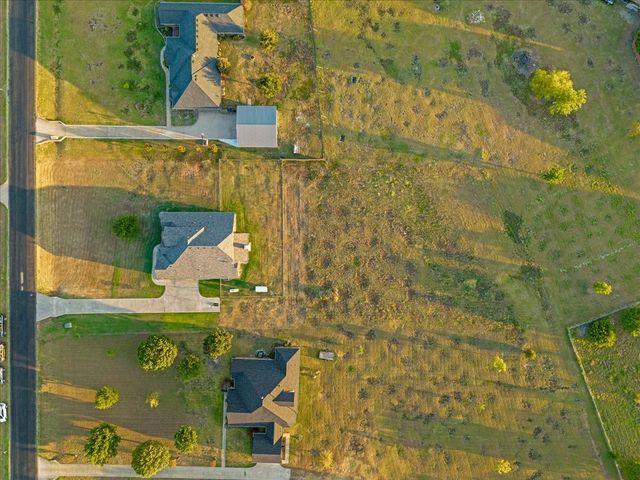 825 Broadhead Road, Waxahachie, TX 75165