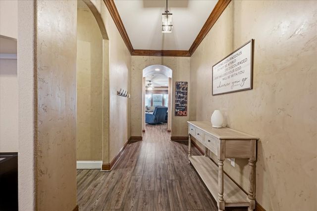 825 Broadhead Road, Waxahachie, TX 75165
