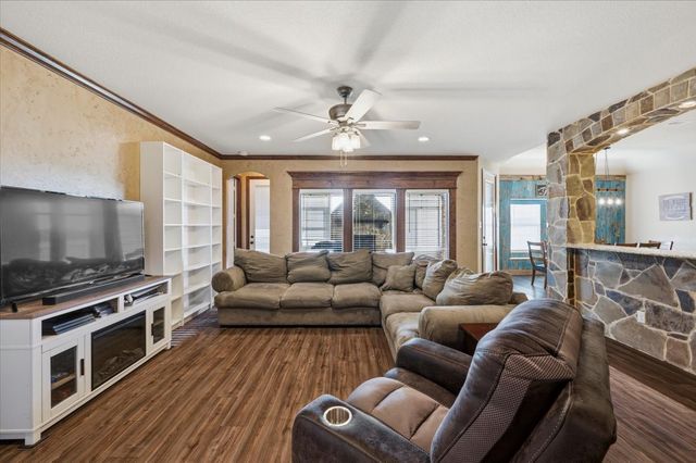825 Broadhead Road, Waxahachie, TX 75165