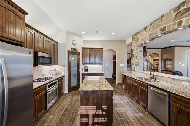 825 Broadhead Road, Waxahachie, TX 75165