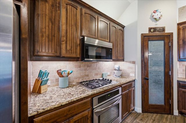 825 Broadhead Road, Waxahachie, TX 75165