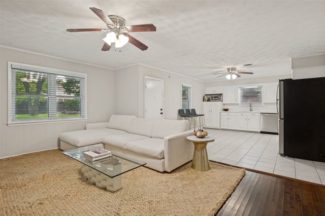 2730 Larkspur Lane, Dallas, TX 75233