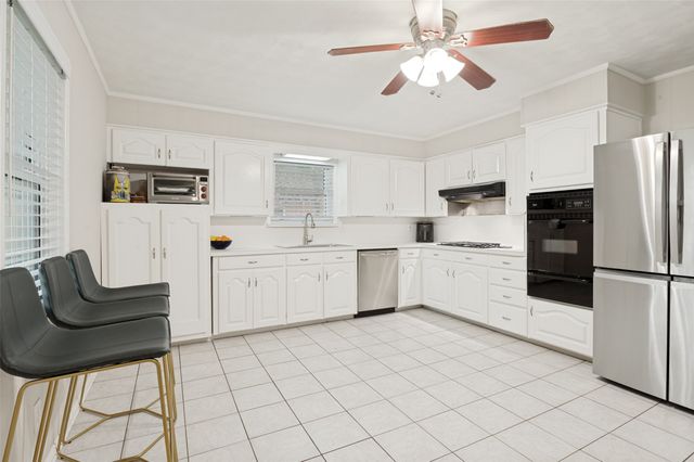 2730 Larkspur Lane, Dallas, TX 75233