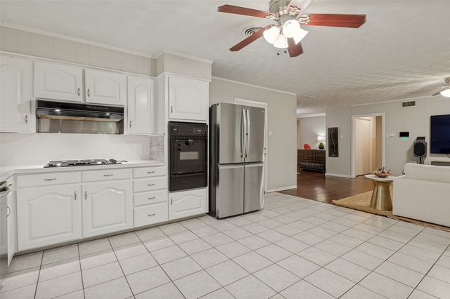 2730 Larkspur Lane, Dallas, TX 75233