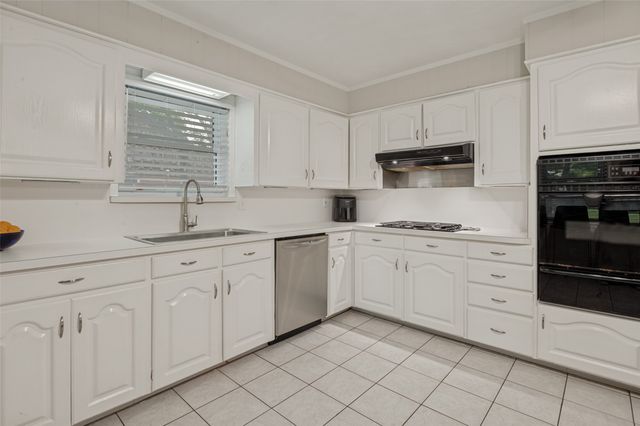 2730 Larkspur Lane, Dallas, TX 75233