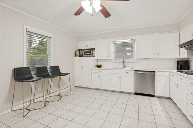 2730 Larkspur Lane, Dallas, TX 75233