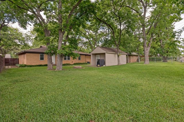 2730 Larkspur Lane, Dallas, TX 75233