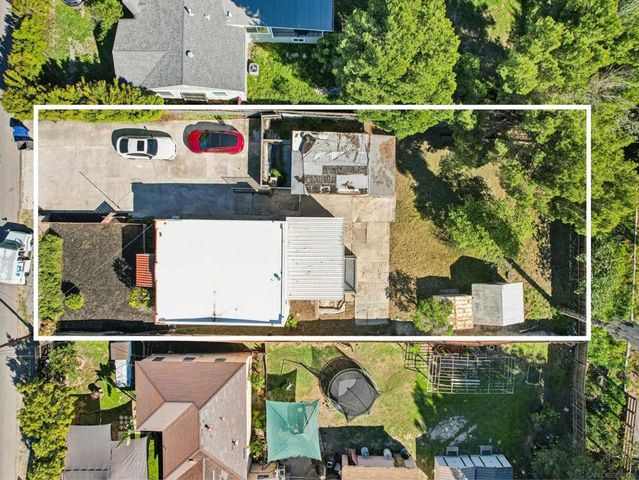 8659 Valencia St, Spring Valley, CA 91977