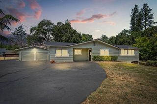 594 Coutant Lane, Grants Pass, OR 97527