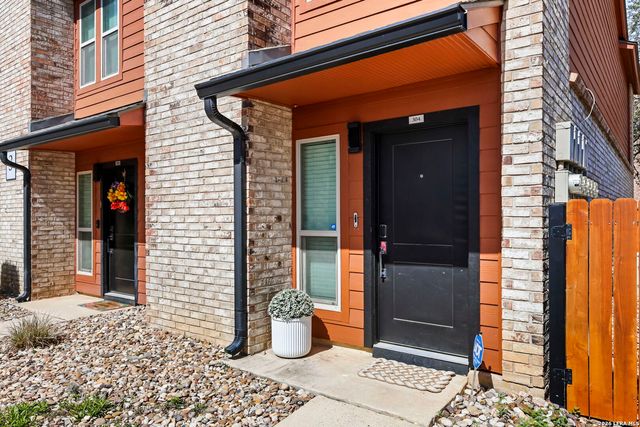 2718 Old Field Dr Apt 304, San Antonio, TX 78247