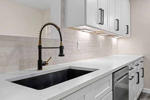 2718 Old Field Dr Apt 304, San Antonio, TX 78247