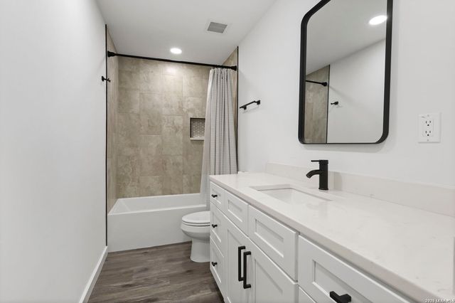 2718 Old Field Dr Apt 304, San Antonio, TX 78247