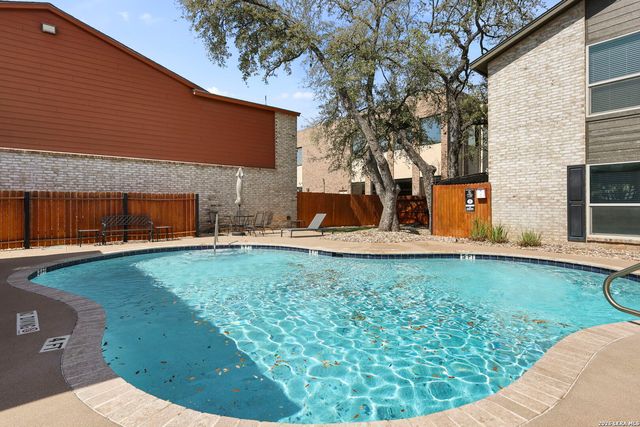 2718 Old Field Dr Apt 304, San Antonio, TX 78247