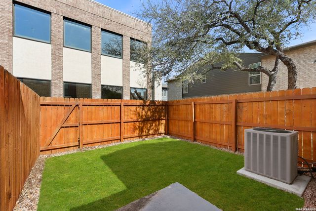 2718 Old Field Dr Apt 304, San Antonio, TX 78247