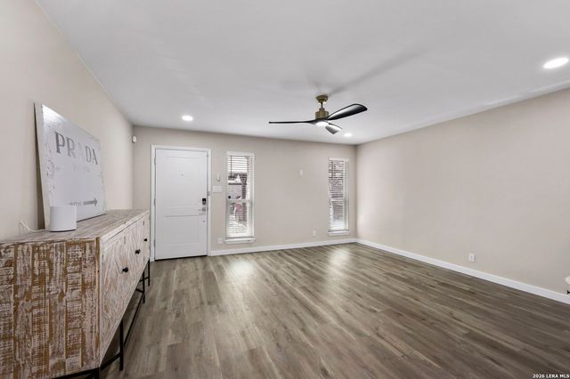 2718 Old Field Dr Apt 304, San Antonio, TX 78247