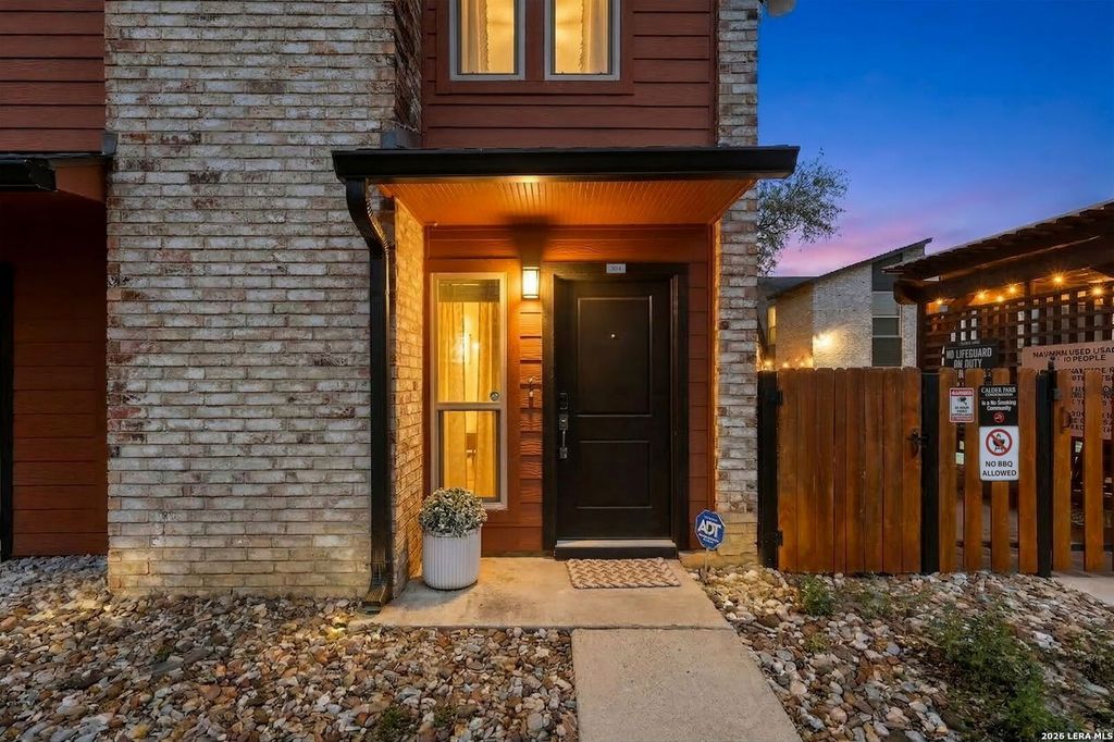 2718 Old Field Dr Apt 304, San Antonio, TX 78247