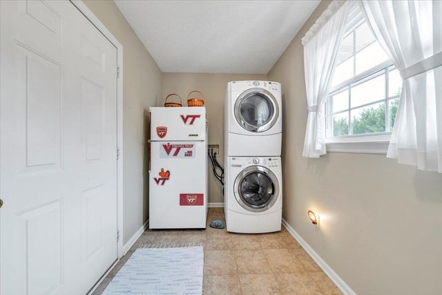 109 Sherry May ST, Covington, VA 24426