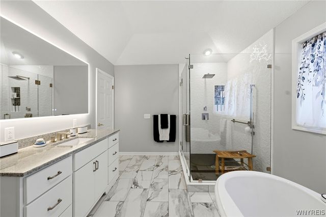 5507 Via Marina, Clarence, NY 14221