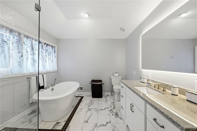5507 Via Marina, Clarence, NY 14221
