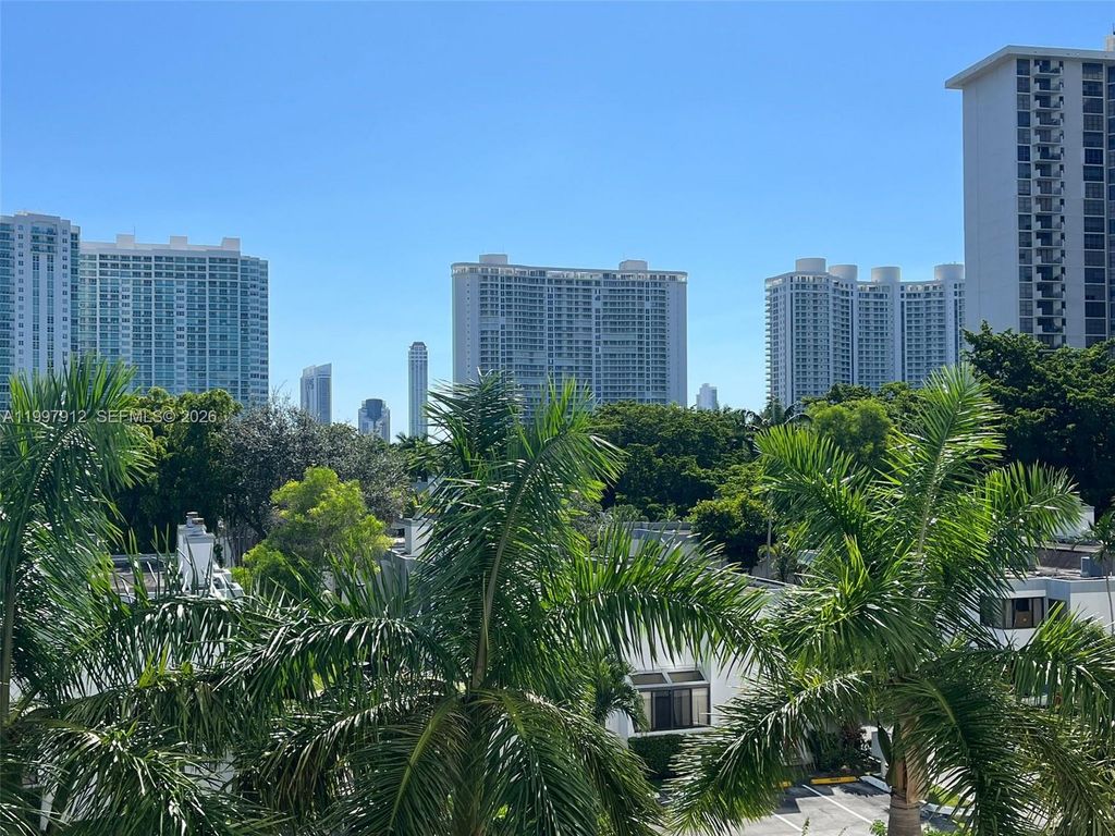 2851 NE 183rd Street 405E, Aventura, FL 33160