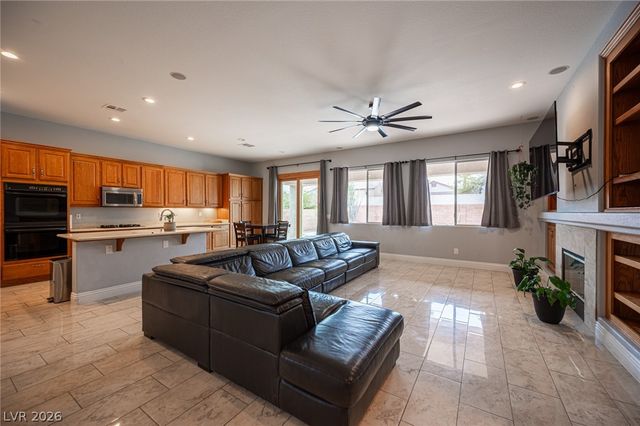 8405 Mystic Night Avenue, Las Vegas, NV 89143