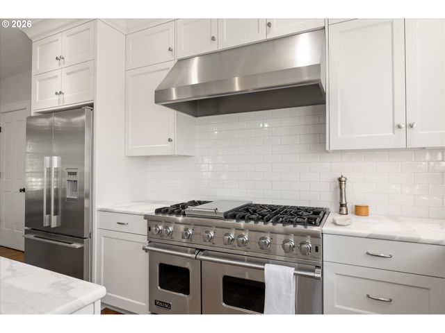 6305 Sw SWEETBRIAR Ct, Portland, OR 97221