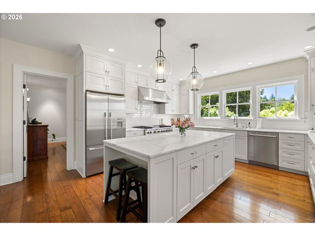 6305 Sw SWEETBRIAR Ct, Portland, OR 97221
