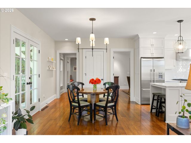 6305 Sw SWEETBRIAR Ct, Portland, OR 97221