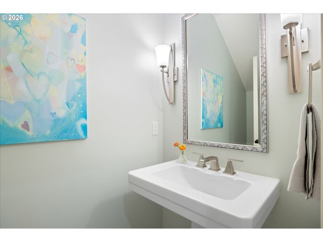 6305 Sw SWEETBRIAR Ct, Portland, OR 97221