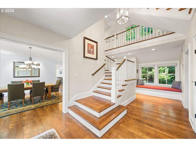 6305 Sw SWEETBRIAR Ct, Portland, OR 97221