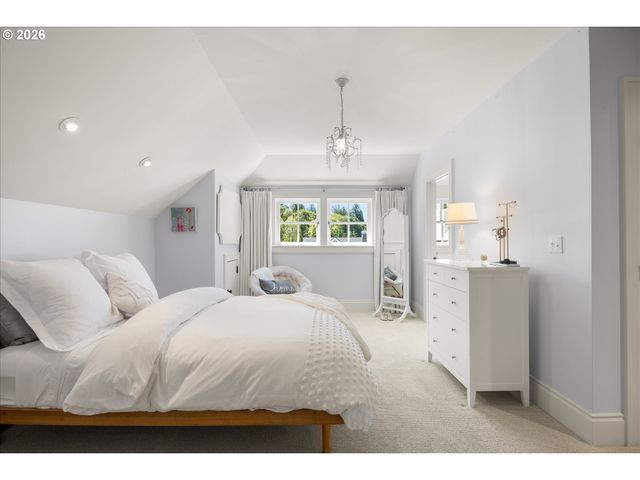 6305 Sw SWEETBRIAR Ct, Portland, OR 97221