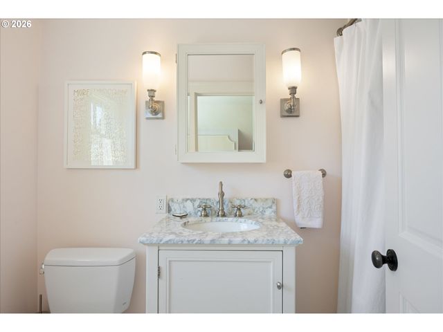 6305 Sw SWEETBRIAR Ct, Portland, OR 97221