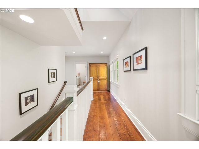6305 Sw SWEETBRIAR Ct, Portland, OR 97221