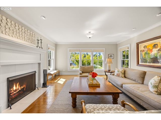 6305 Sw SWEETBRIAR Ct, Portland, OR 97221