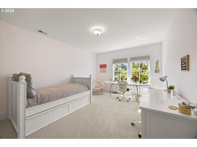 6305 Sw SWEETBRIAR Ct, Portland, OR 97221
