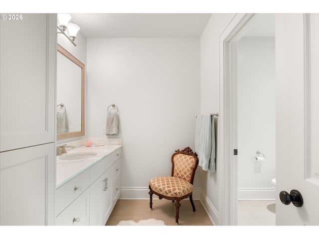 6305 Sw SWEETBRIAR Ct, Portland, OR 97221