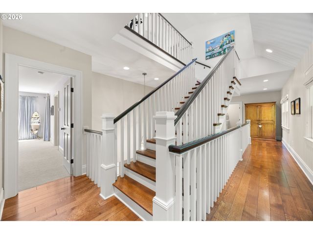 6305 Sw SWEETBRIAR Ct, Portland, OR 97221