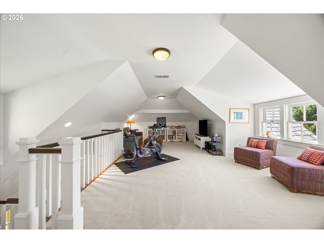 6305 Sw SWEETBRIAR Ct, Portland, OR 97221