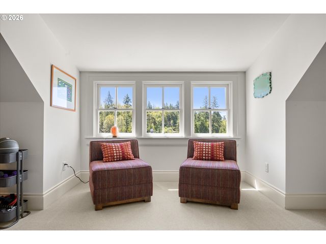 6305 Sw SWEETBRIAR Ct, Portland, OR 97221