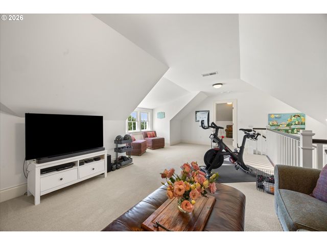6305 Sw SWEETBRIAR Ct, Portland, OR 97221