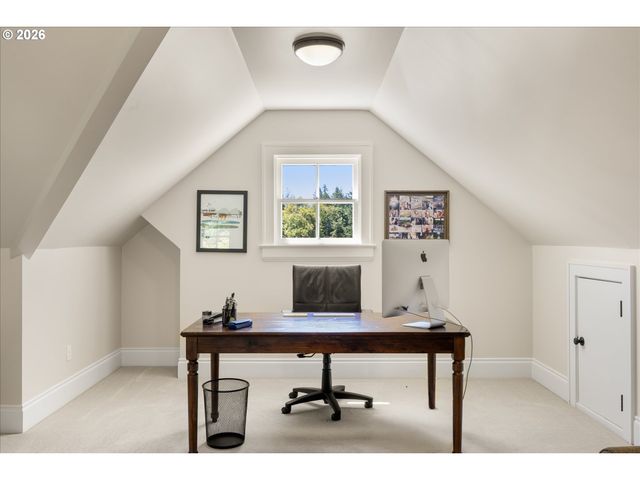 6305 Sw SWEETBRIAR Ct, Portland, OR 97221