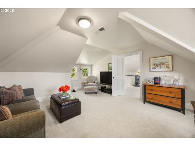 6305 Sw SWEETBRIAR Ct, Portland, OR 97221