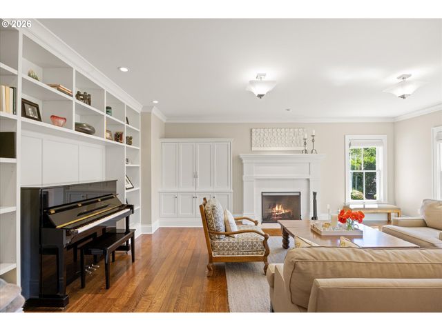 6305 Sw SWEETBRIAR Ct, Portland, OR 97221