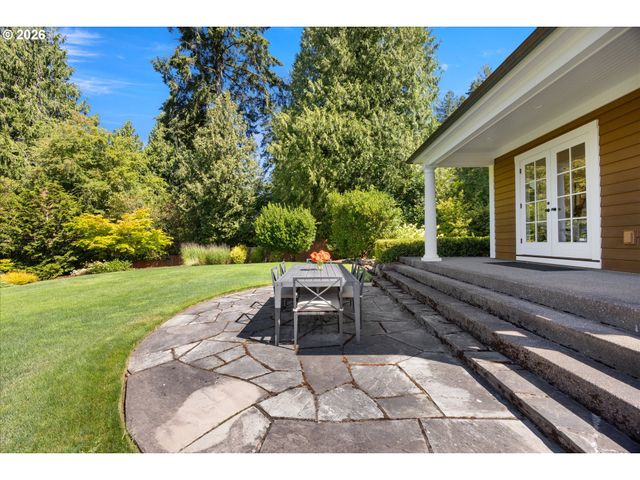 6305 Sw SWEETBRIAR Ct, Portland, OR 97221