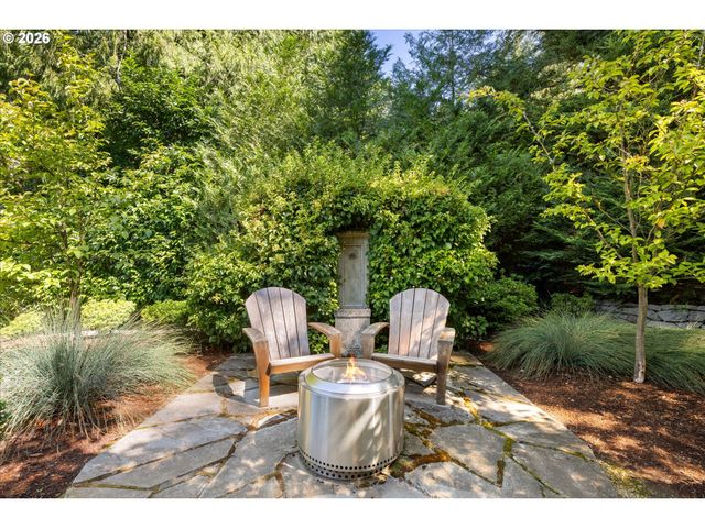 6305 Sw SWEETBRIAR Ct, Portland, OR 97221