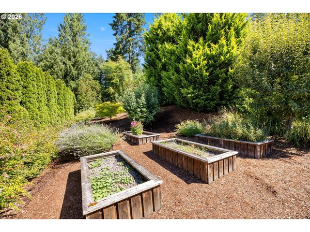 6305 Sw SWEETBRIAR Ct, Portland, OR 97221